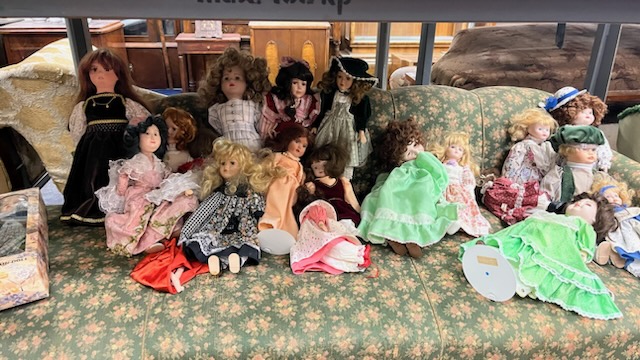 11 Porzellan Puppen 1 Bank lt Bilder